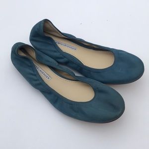 Vera Wang Lavender Flats